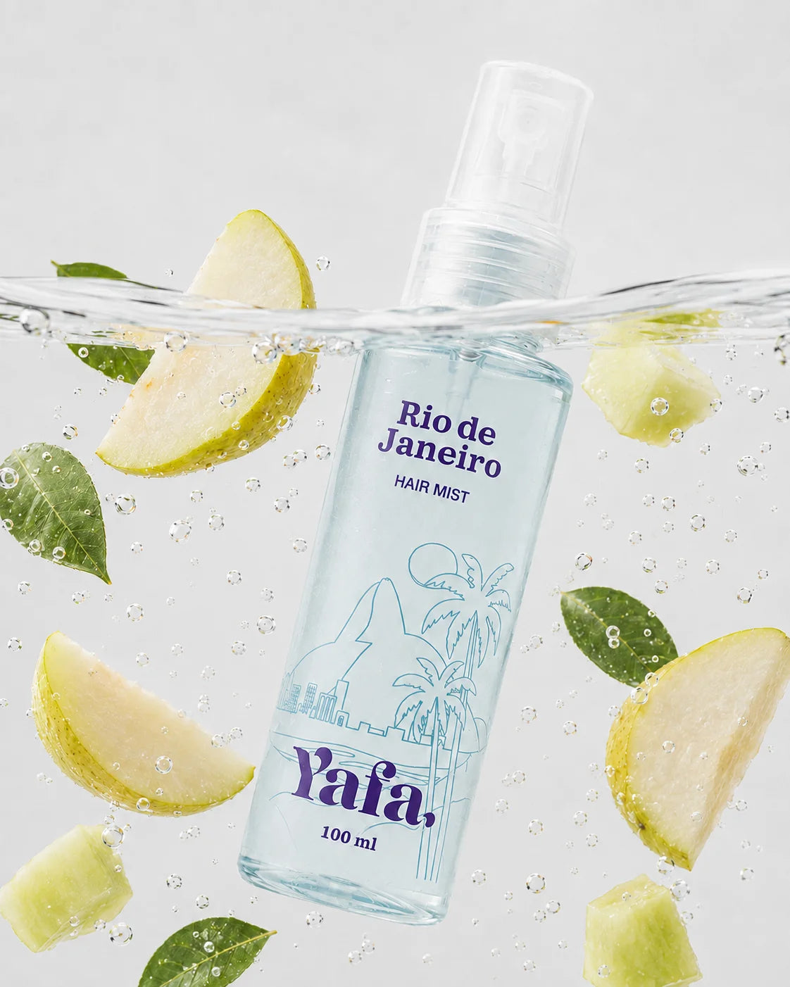 Modelo segurando produto Yafa